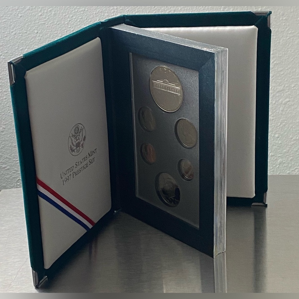 1997 U.S. MINT PRESTIGE SET IN HUNTER GREEN VELCET CASE